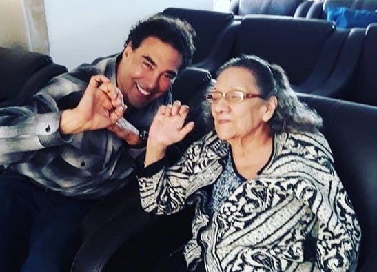 Eduardo Yáñez y su mamá