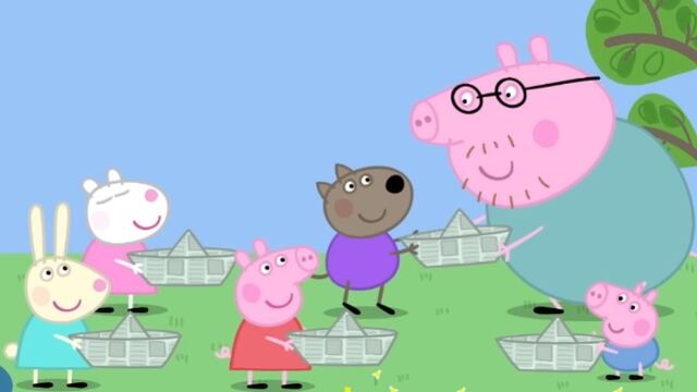 Papá Cerdito hace barcos de papel para Peppa Pig y sus amigos