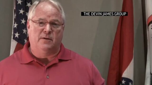 "Por favor sepan que los oficiales que investigaban no faltaron al respeto a la familia Brown, a la comunidad afroamericana o a al agente de Canfield Drive. Simplemente estaban haciendo su trabajo”, expresó.