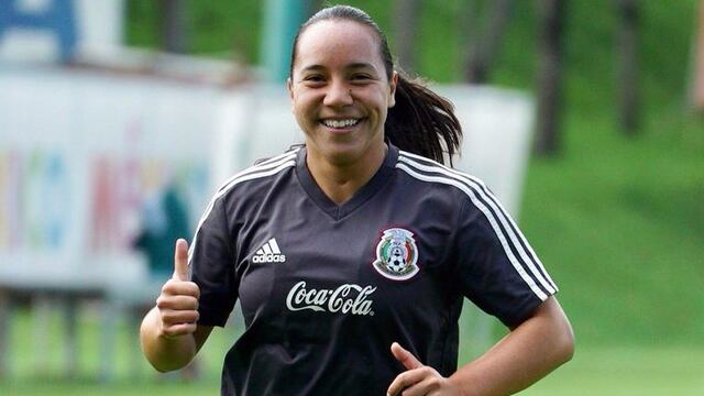 Charlyn en ensayo con el Tri.