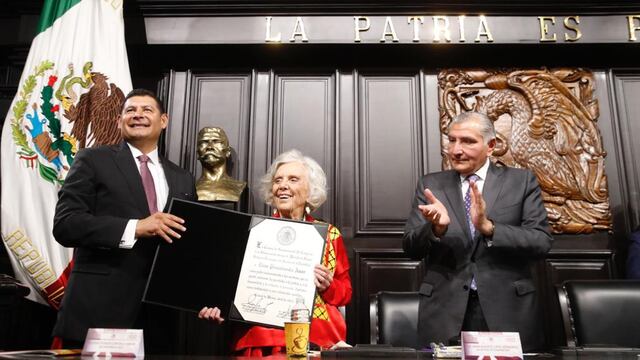 Elena Poniatowska recibió la Medalla Belisario Domínguez