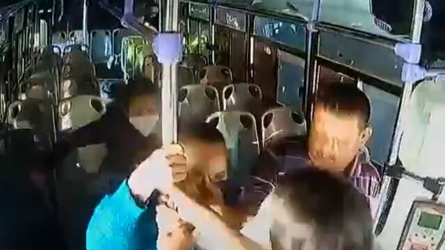 Ataque en autobús.