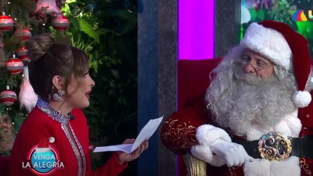 Cynthia Rodríguez con Santa Claus