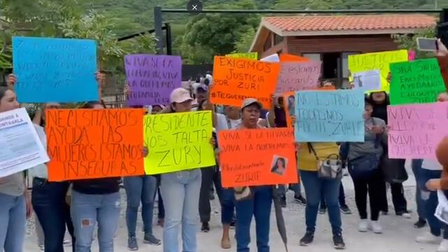Familiares de Zuri protestan en evento de AMLO en Morelos por su desaparición