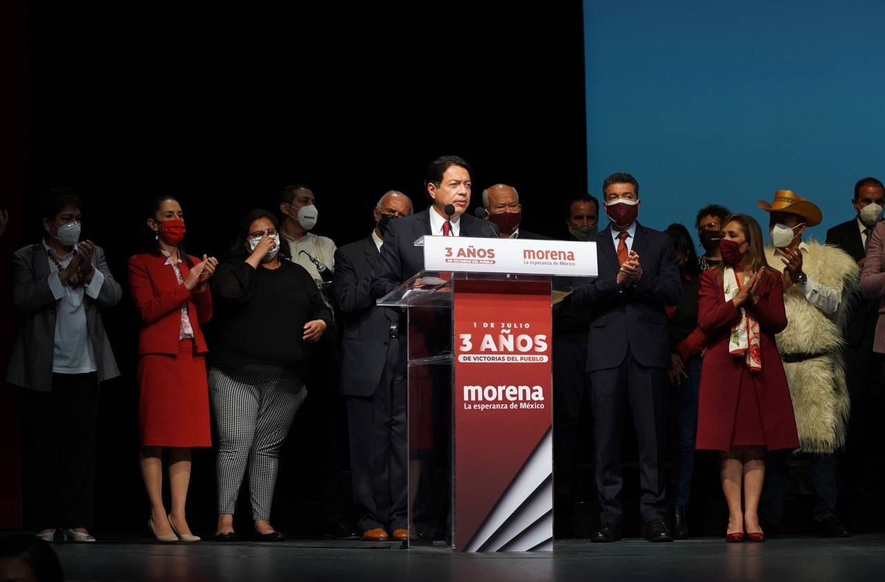 Mario Delgado, en la fiesta de Morena en el Auditorio Nacional