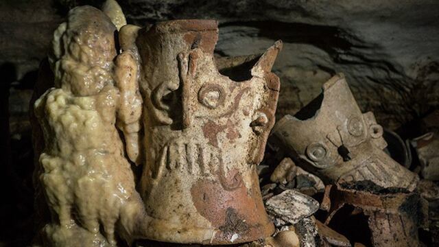 Interior Cueva Balamkú.