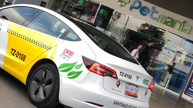 Foto: Taxi Tesla recorre calles de Querétaro