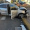 ¿Qué pasó en Metro Obrera? Un choque deja un auto impactado en la entrada de la estación (VIDEO)
