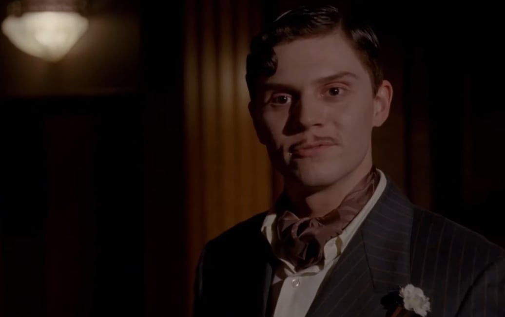 Evan Peters como James Patrick March en AHS: Hotel
