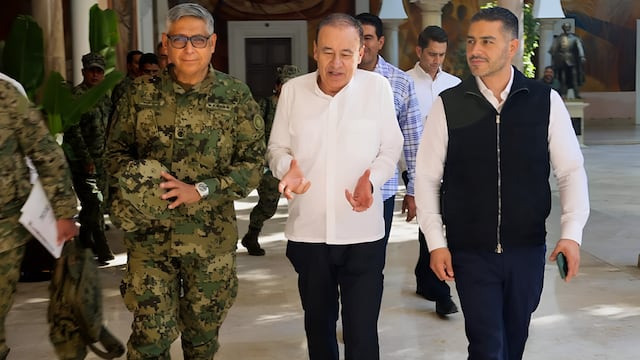 Omar García Harfuch, secretario de seguridad, el gobernador Alfonso Durazo y el almirante Raymundo Pedro Morales, sostuvieron un encuentro con el fin de disminuir la inseguridad en Sonora