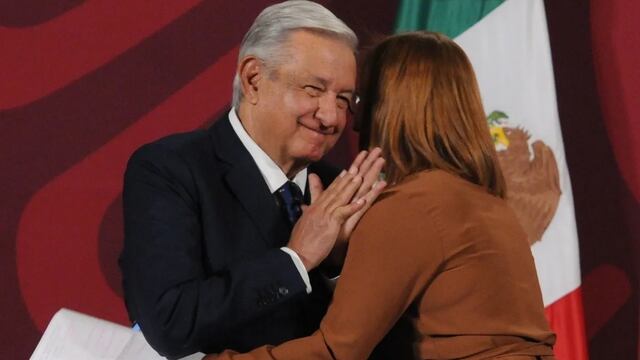 Tatiana Clouthier y AMLO