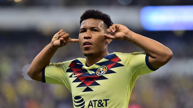 Roger durante un partido con las Águilas