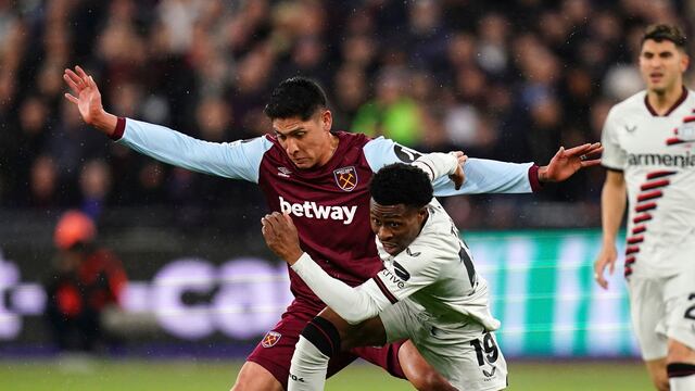 Edson Álvarez con el West Ham