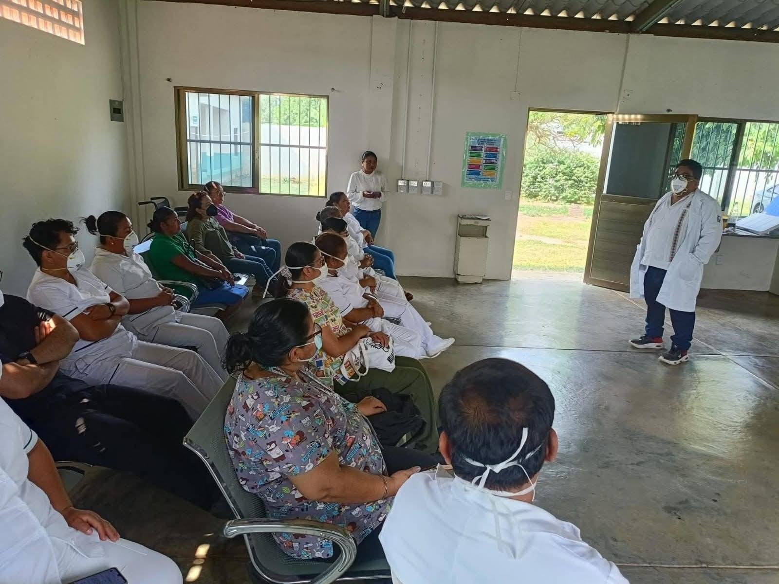 Veracruz vive alerta sanitaria por 350 personas con vómito y fiebre en Tatahuicapan