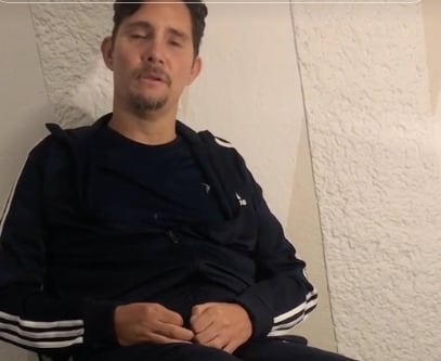 Ex Bailarín de Thalía quedó cuadrapléjico por golpiza de unos vecinos; pide justicia