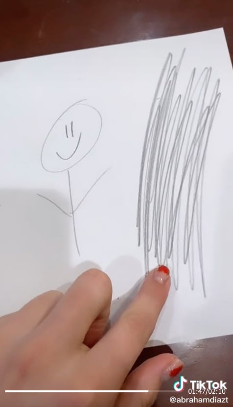 Dibujo perturbador de una niña