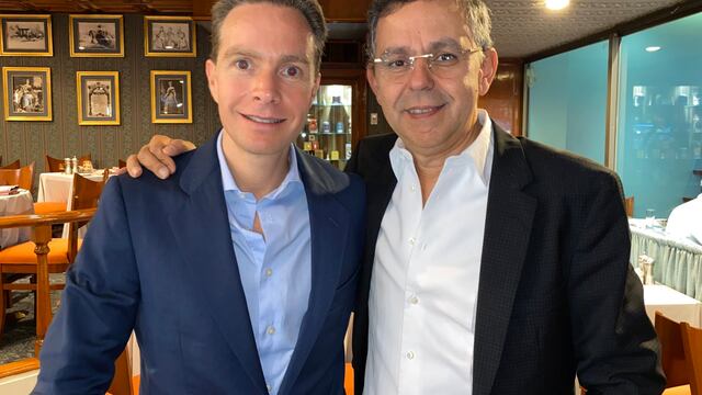 La foto de César Yáñez al lado de Manuel Velasco Coello fue publicada por el senador en su cuenta de Twitter.