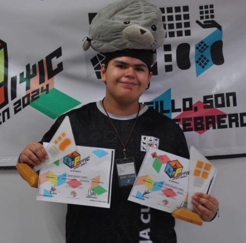 Ian Yazid, el mexicano que que armó un cubo de Rubik en menos de 2 segundos