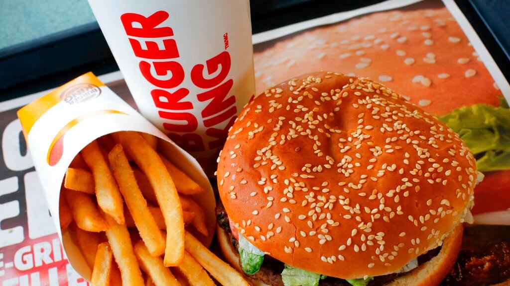Disparan a empleados de Burger King por servirles una “hamburguesa muy picante”