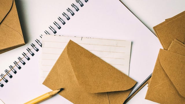 5 plantillas de cartas para celebrar juntos el Día de mandar una carta a un amigo