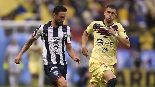 Layún en un enfrentamiento vs América