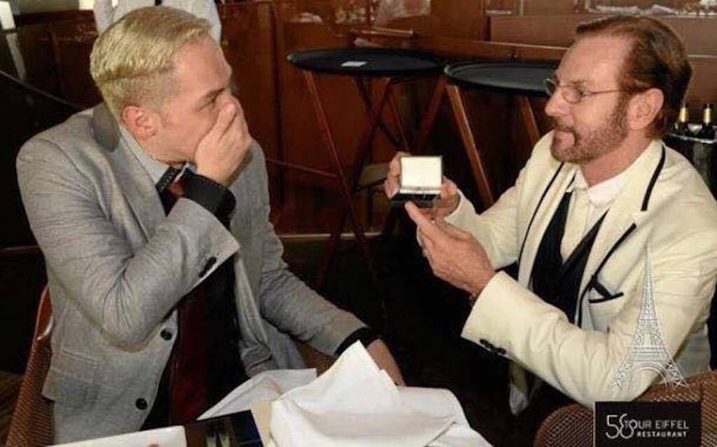 Alejandro Tommasi le pide matrimonio a su novio en la Torre Eiffel