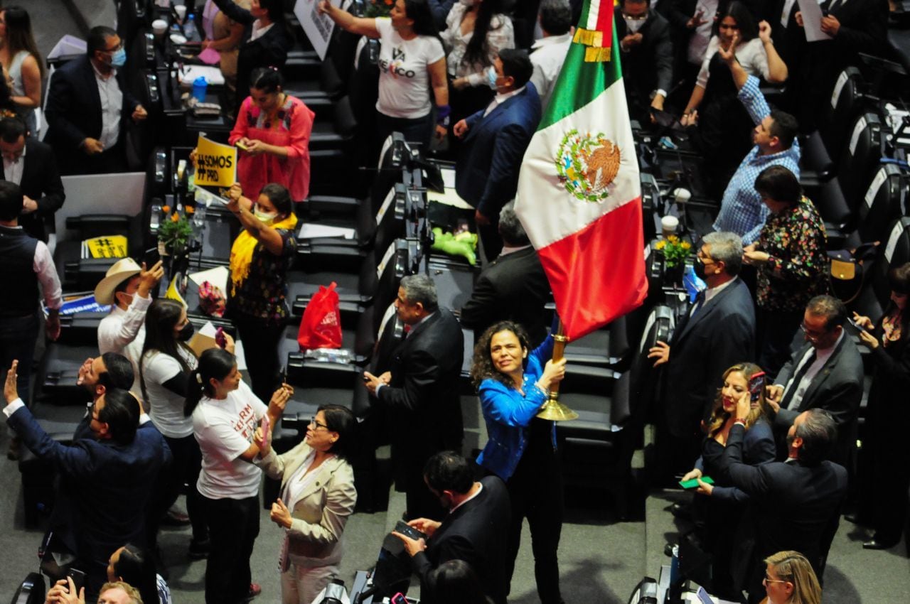 Oposición celebra que Reforma Eléctrica de AMLO no se aprobó