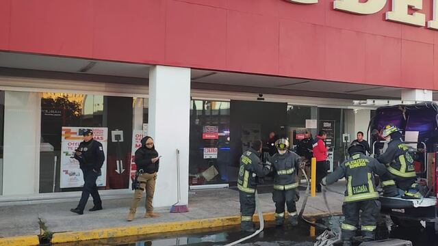 Incendio en Office Depot de Puebla