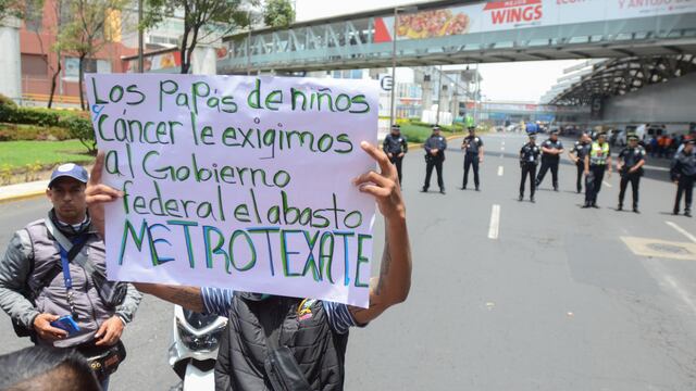 Bloqueos de padres de familia con hijos con cáncer en el AICM