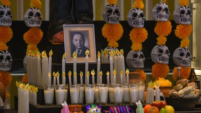 Altar para el Día de Muertos en México para las almas del 30 de octubre