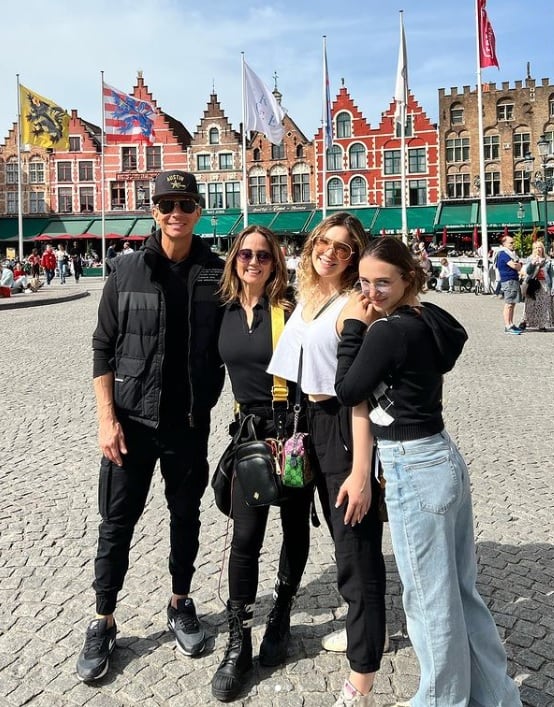 Andrea Legarreta, Erik Rubín y sus hijas Mia y Nina