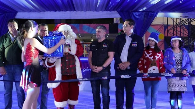 Navidad en Miguel Hidalgo: Mauricio Tabe inaugura pista de hielo en el Deportivo Pavón.