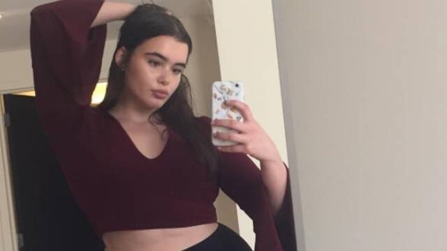 “Mis pequeñas rayas están aquí. Aliviándolas con aceite de vitamina E para notar lo lindo que mi cuerpo puede ser a pesar de los pequeños cambios”