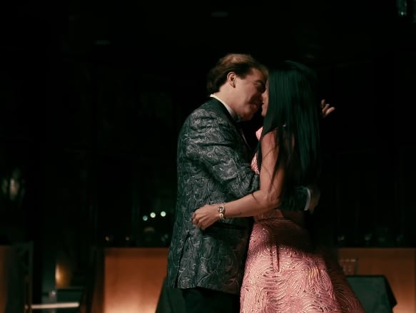Cristian Castro con Mariela Sánchez en el video de Hola.