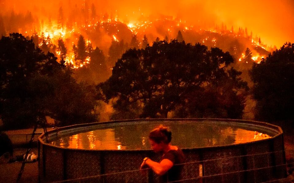 Por incendio McKinney en California evacúan a más de 2 mil residentes; más de 20 mil hectáreas afectadas
