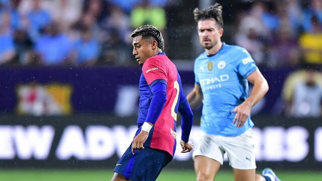 Julián Araujo con el FC Barcelona