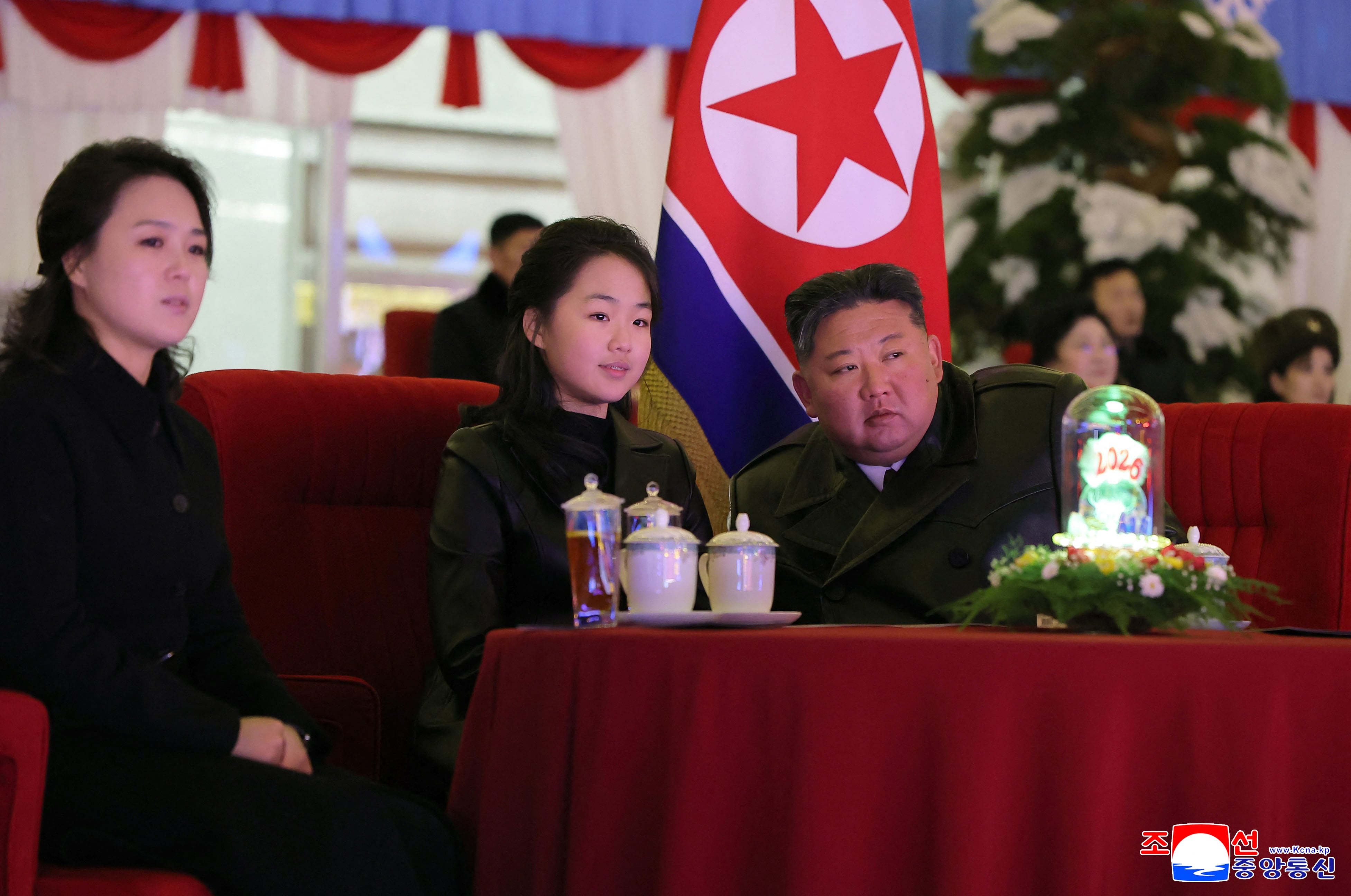 Kim Jong Un, su hija Kim Ju Ae, y su esposa, Ri Sol Ju