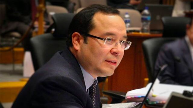 Ciro Murayama dijo que se desvió el trabajo de 652 empleados de gobierno a la recolección de firmas.