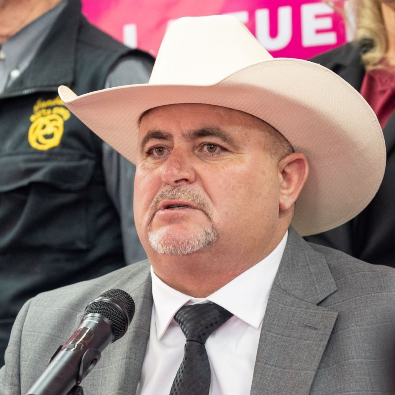 “Van a tener que matarme”: Julián LeBarón rechaza renunciar a doble nacionalidad