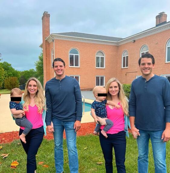 Los hermanos genéticos de 2 parejas de gemelos