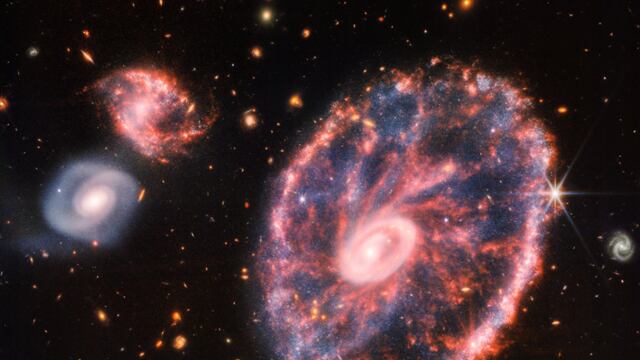 Galaxia 'Rueda de Carro' mostrada por el telescopio James Webb