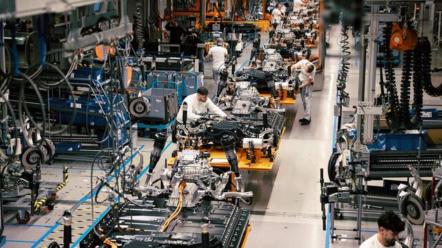 Caída mundial en venta de vehículos podría cerrar fábrica de Audi en Europa