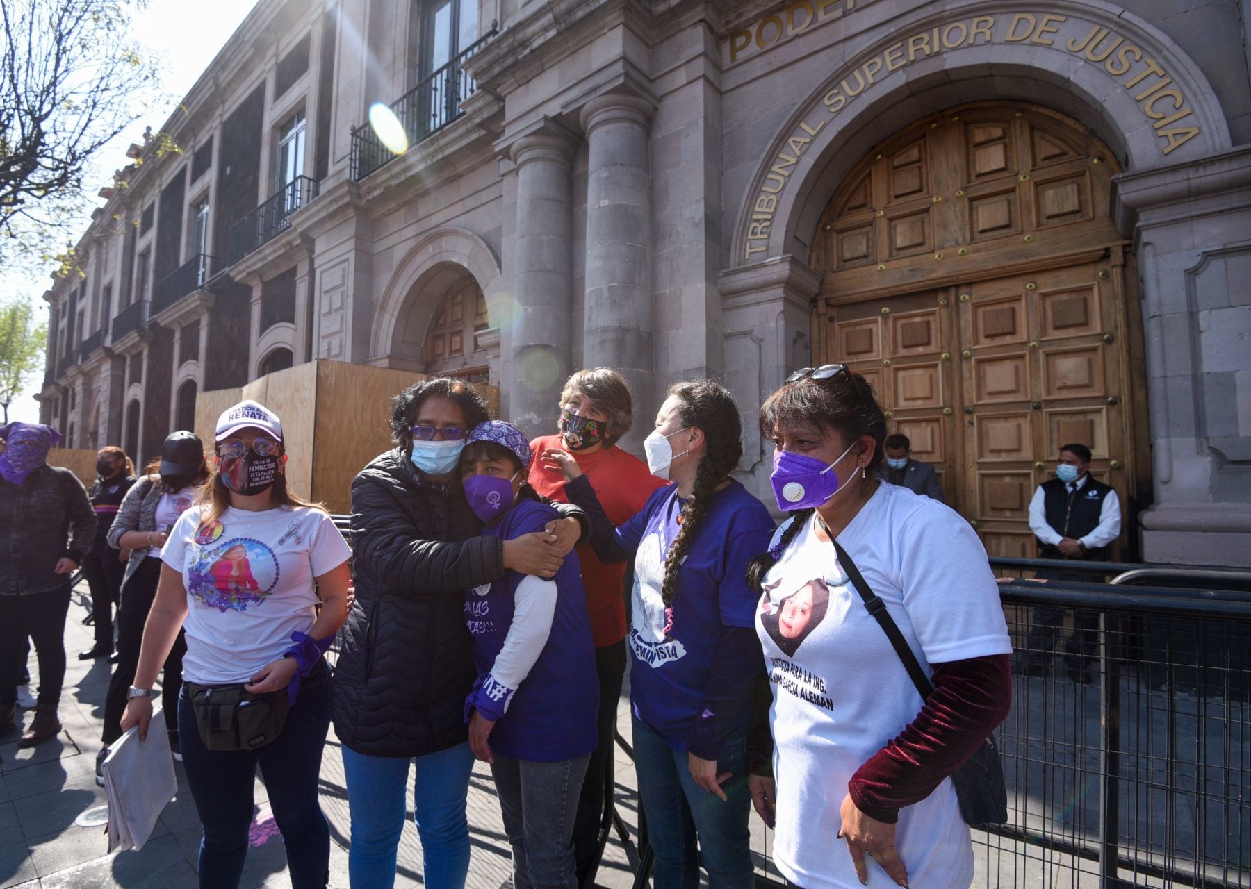 Lorena Gutiérrez acompañada mamás de víctimas de feminicidio