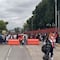 ¿Qué pasa en Calzada Ignacio Zaragoza hoy lunes? Reportan bloqueo de trabajadores del Poder Judicial; AICM auxilia a pasajeros