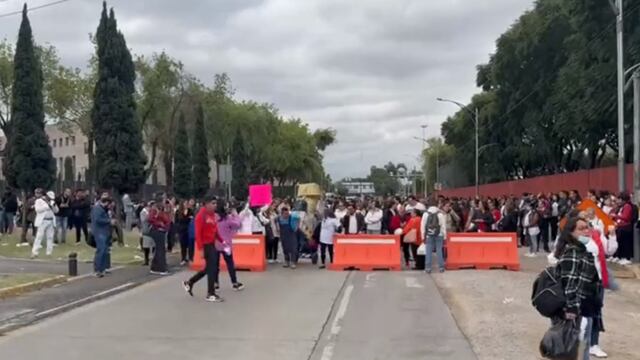 Bloqueo de trabajadores del Poder Judicial en Calzada Ignacio Zaragoza