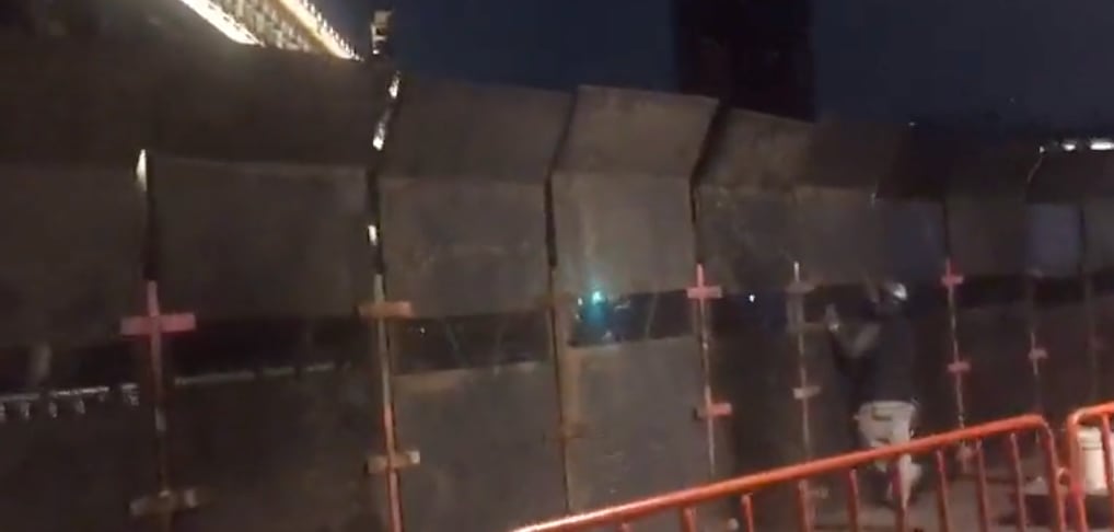 Colocan vallas en Palacio Nacional por marcha Ayotzinapa hoy 26 de septiembre