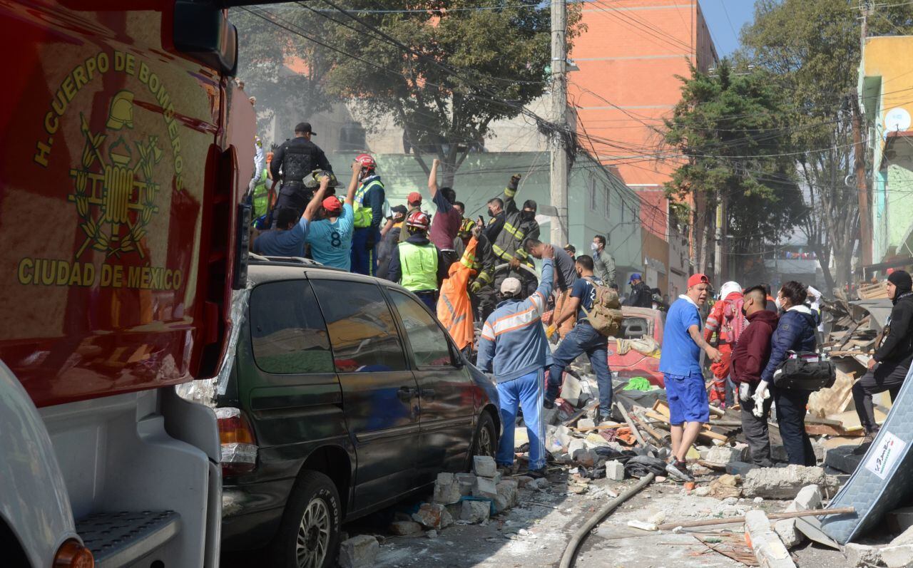 Casa derrumbada tras explosión en la colonia Pensil