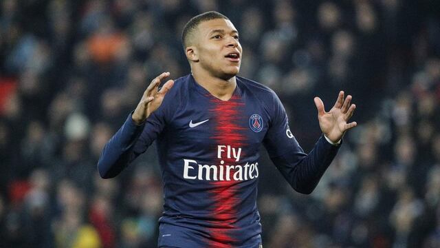 Mbappé  con la playera del PSG.