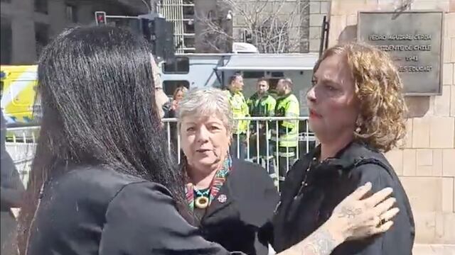 Mon Laferte se encuentra con Beatriz Gutiérrez en Chile