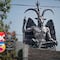 Polémica en Jardines del Pedregal: vecinos exigen que retiren una estatua de Baphomet